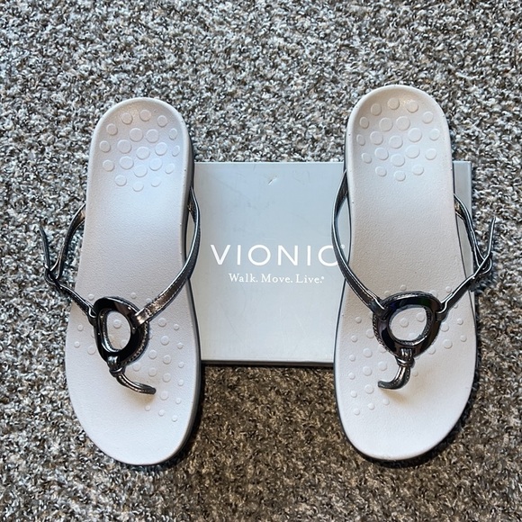 Vionic Women's Rest Karina Backstrap Sandal- Supportive Ladies Slip on size 11M - Picture 1 of 10